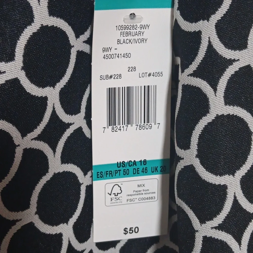 Ladies suit - Picture 4 of 6